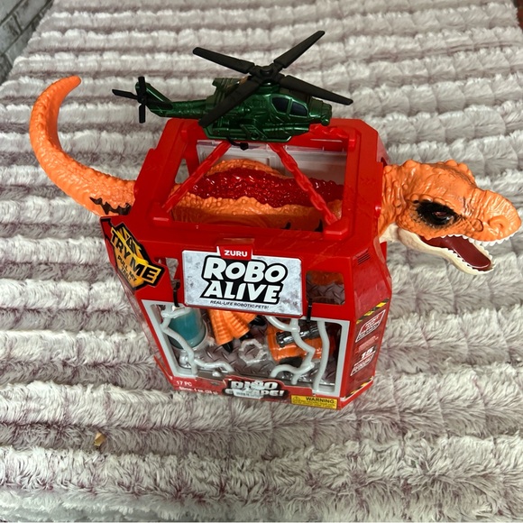Robo Alive Dino Escape Series 1 by ZURU, Battery-Powered Robotic - Picture 1 of 5
